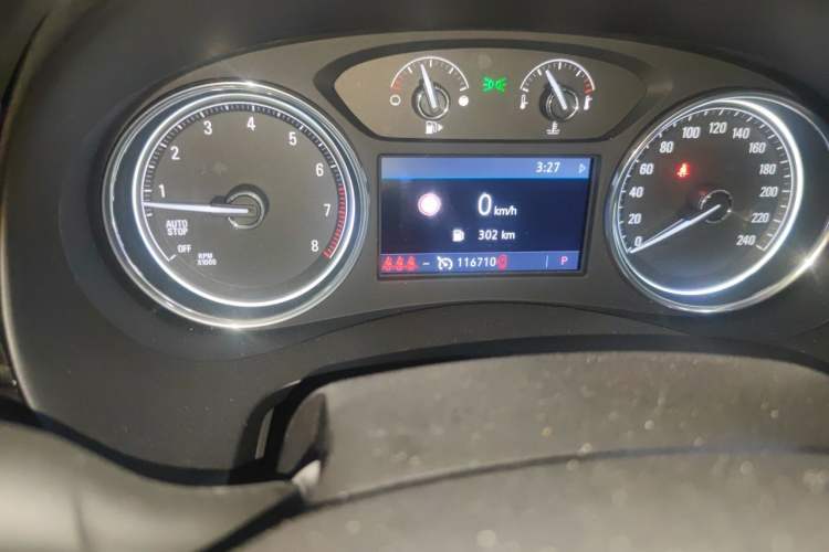 Used Buick LaCrosse 2019 28T Luxury Version Odometer Close Up