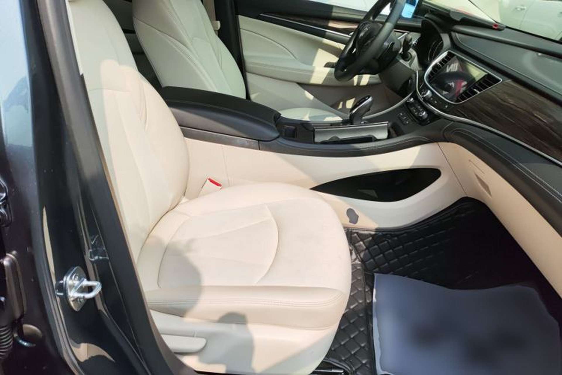 Used Buick LaCrosse 2019 28T Elite Edition Right Front Seat