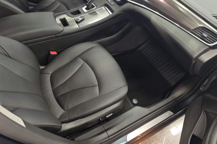 Used Buick LaCrosse 2019 28T Luxury Version Right Front Seat