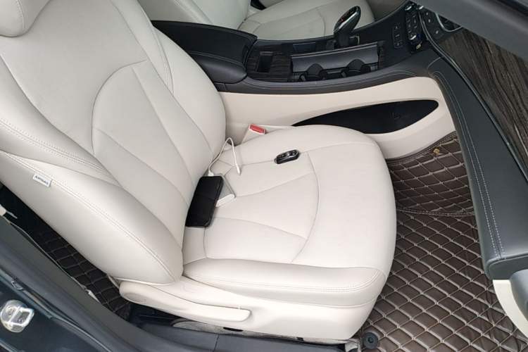 Used Buick LaCrosse 2019 28T Elite Edition Right Front Seat