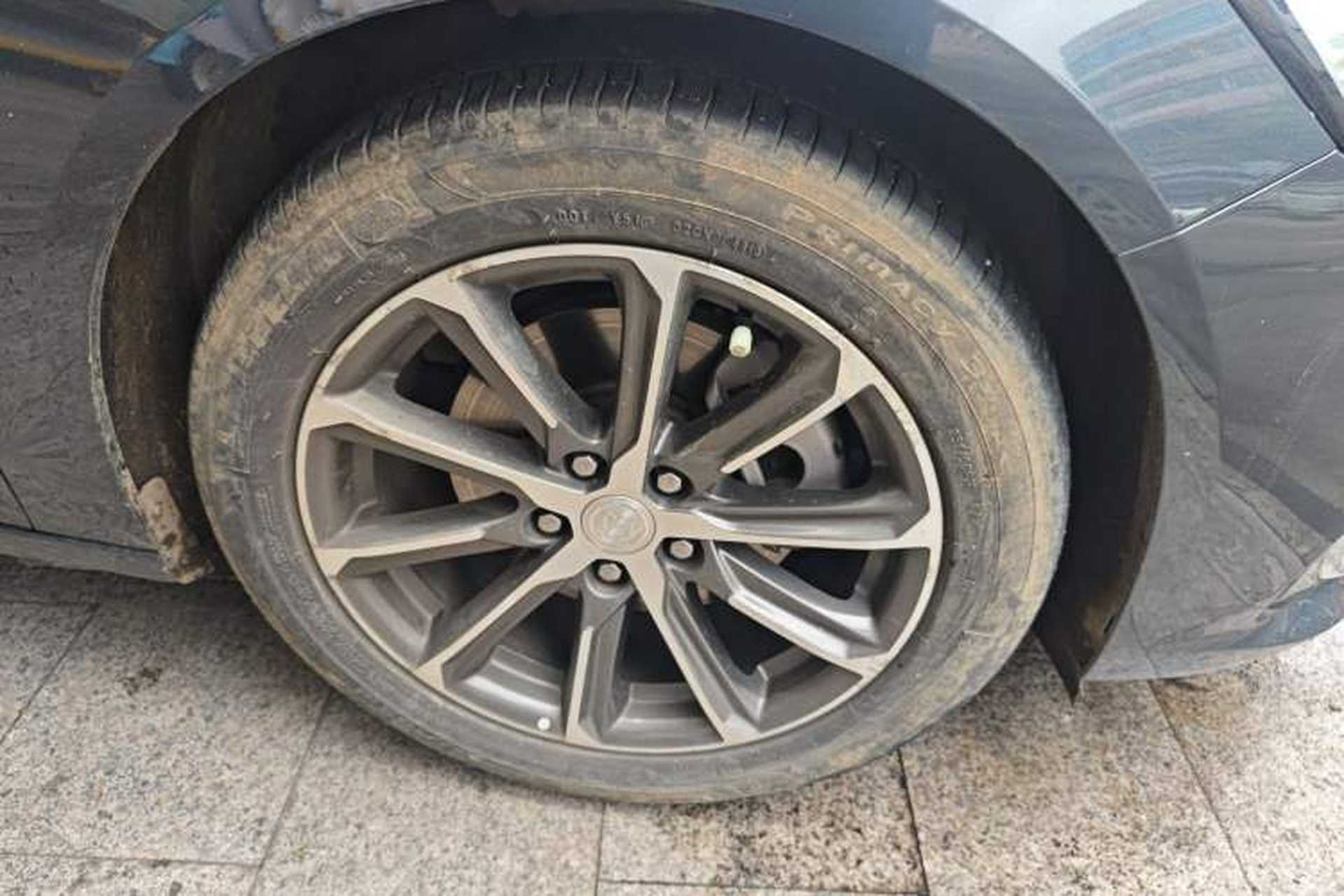 Used Buick LaCrosse 2019 28T Luxury Version Right Front Wheel Hub