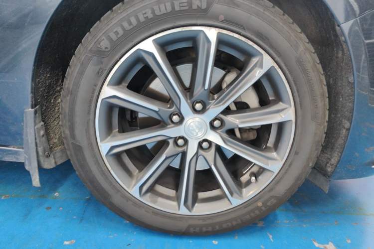 Used Buick LaCrosse 2019 28T Luxury Version Right Front Wheel Hub