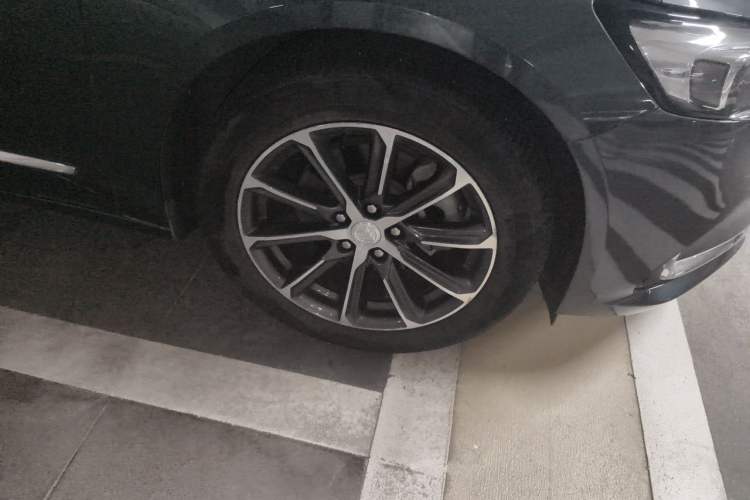 Used Buick LaCrosse 2019 28T Luxury Version Right Front Wheel Hub