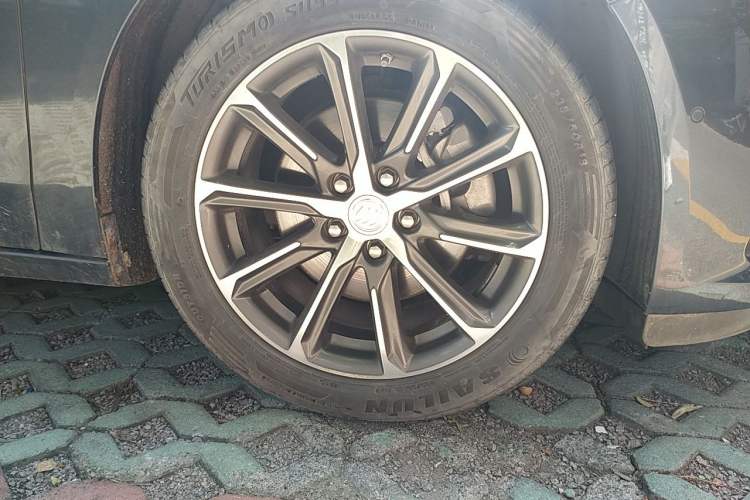 Used Buick LaCrosse 2019 28T Prestige Model Right Front Wheel Hub