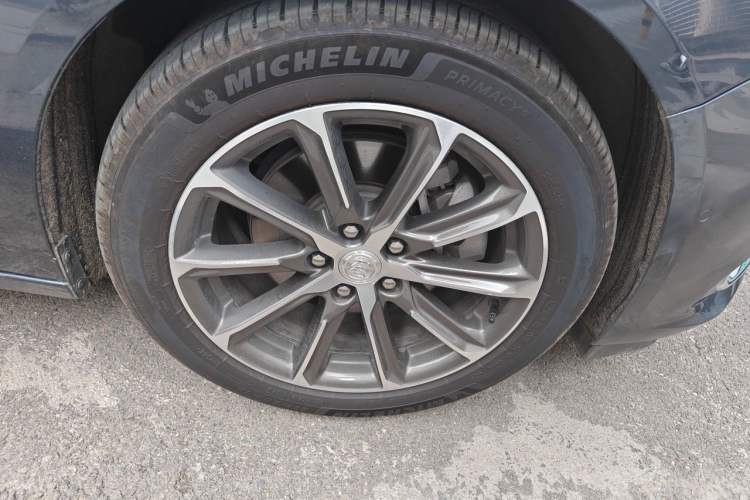 Used Buick LaCrosse 2019 28T Prestige Model Right Front Wheel Hub