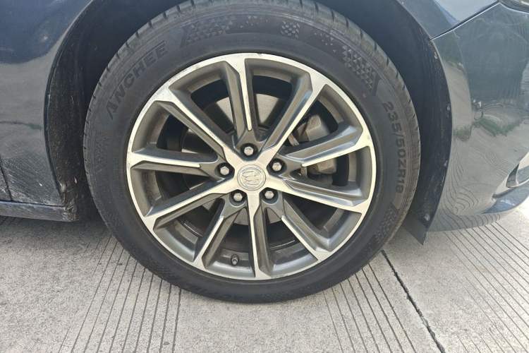 Used Buick LaCrosse 2019 28T Prestige Model Right Front Wheel Hub