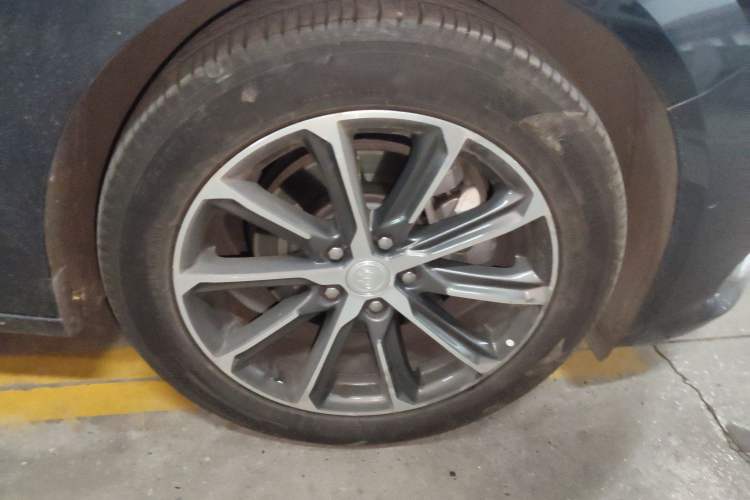 Used Buick LaCrosse 2019 28T Prestige Model Right Front Wheel Hub