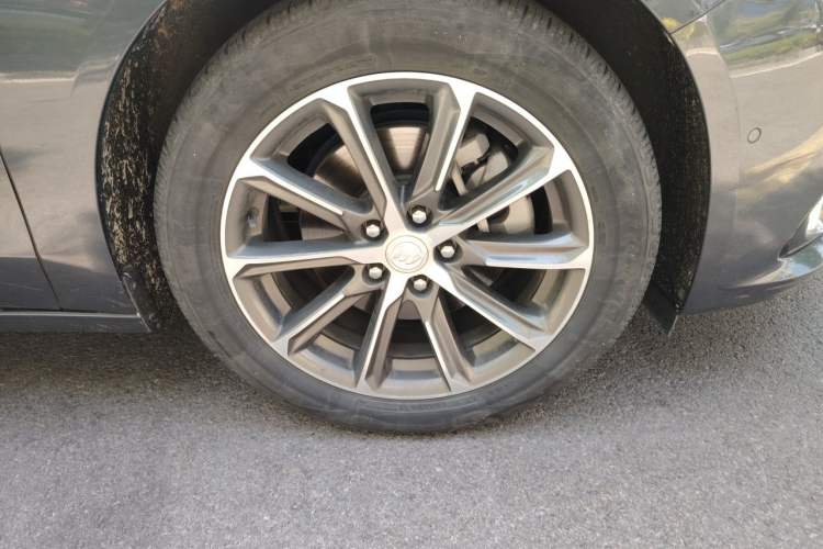 Used Buick LaCrosse 2019 28T Prestige Model Right Front Wheel Hub
