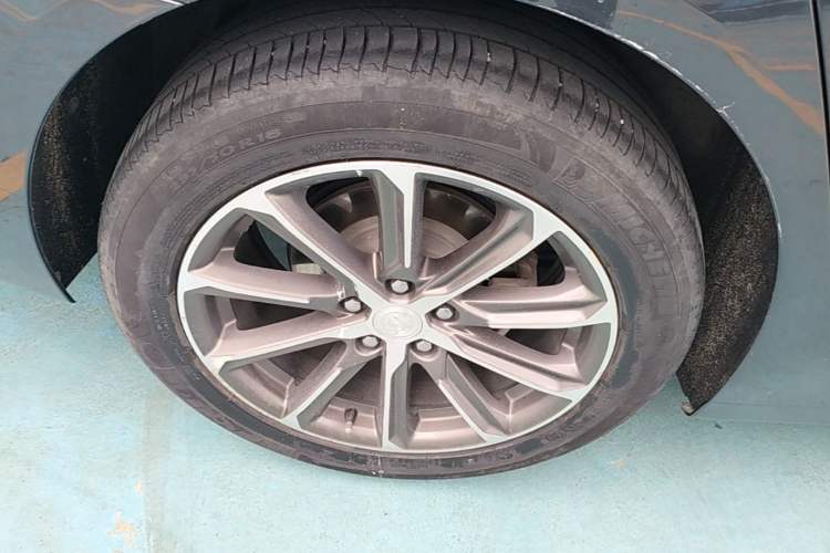 Used Buick LaCrosse 2019 28T Elite Edition Right Rear Wheel Hub