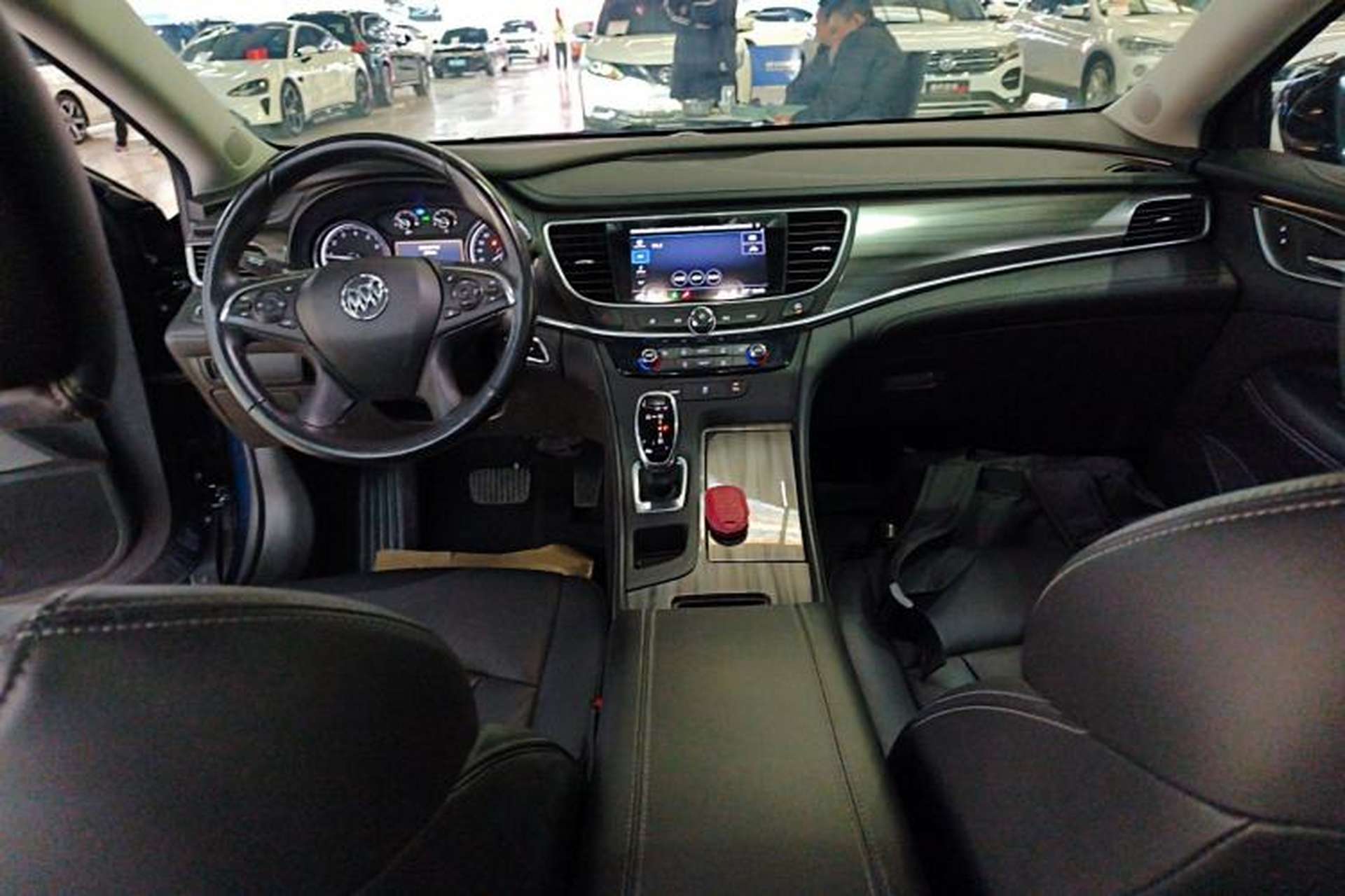 Used Buick LaCrosse 2019 28T Luxury Version Center Console