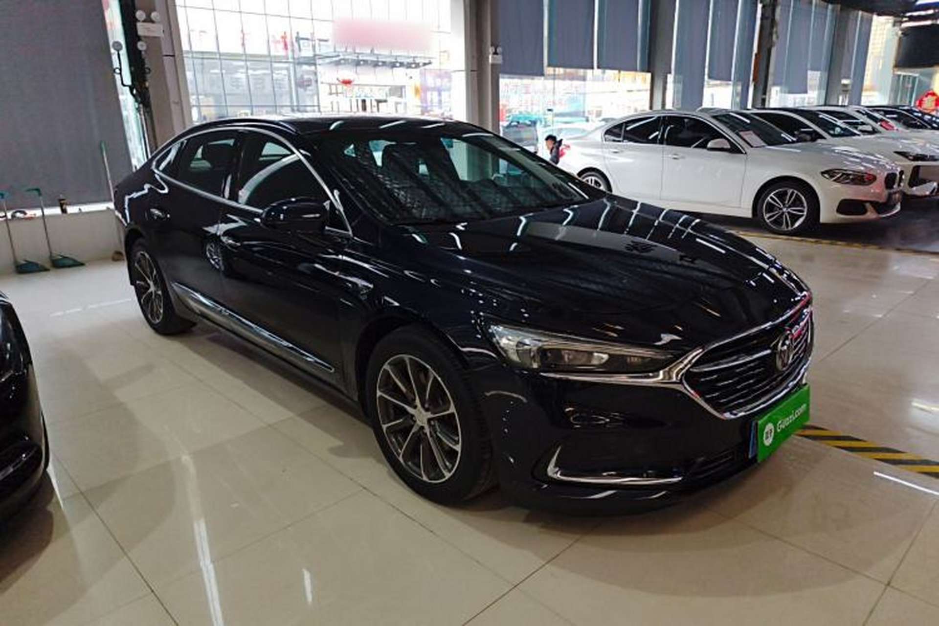 Used Buick LaCrosse 2019 28T Luxury Version Front Right 45 Deg