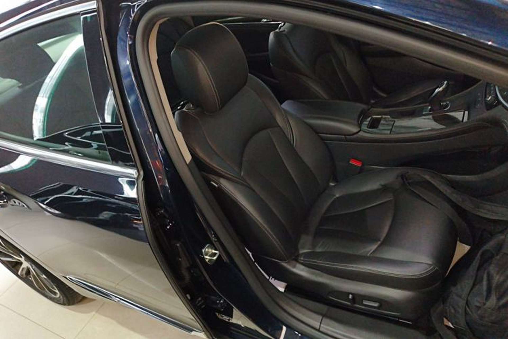 Used Buick LaCrosse 2019 28T Luxury Version Right Front Seat