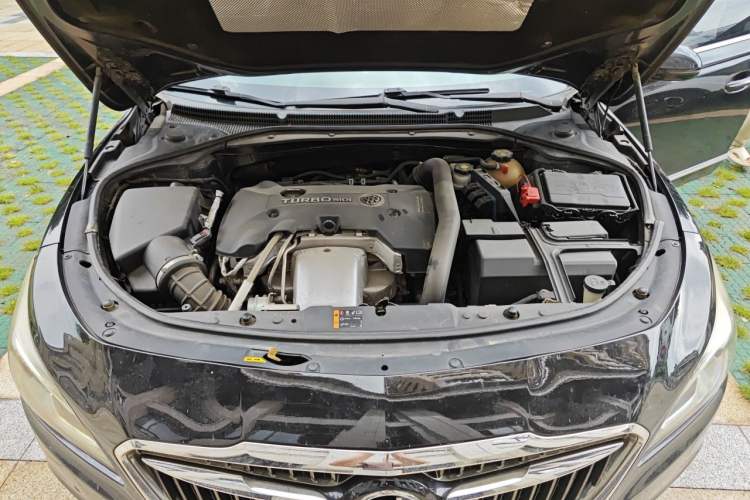 Used Buick LaCrosse 2019 28T Elite Edition Engine Bay