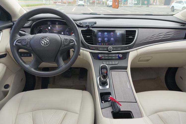 Used Buick LaCrosse 2019 28T Avenir Center Console