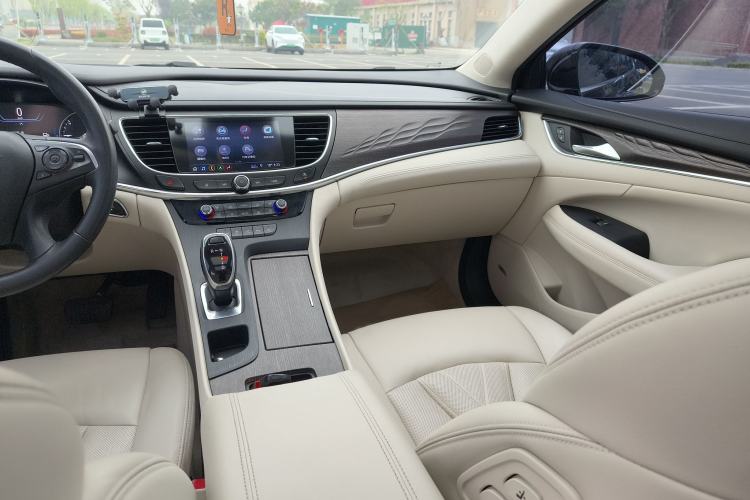 Used Buick LaCrosse 2019 28T Avenir Interior 2