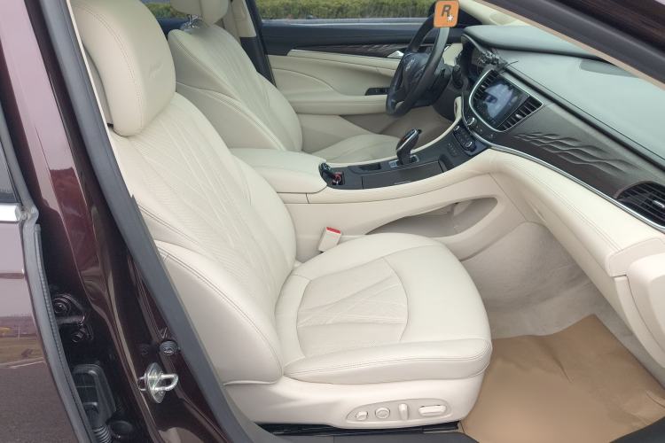 Used Buick LaCrosse 2019 28T Avenir Right Front Seat
