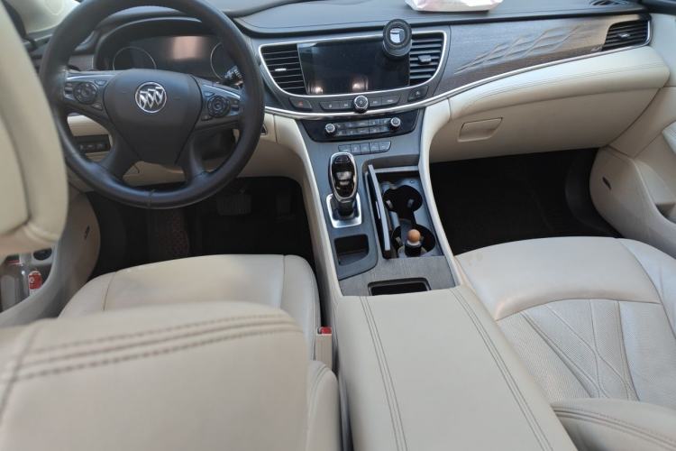 Used Buick LaCrosse 2019 28T Avenir Center Console