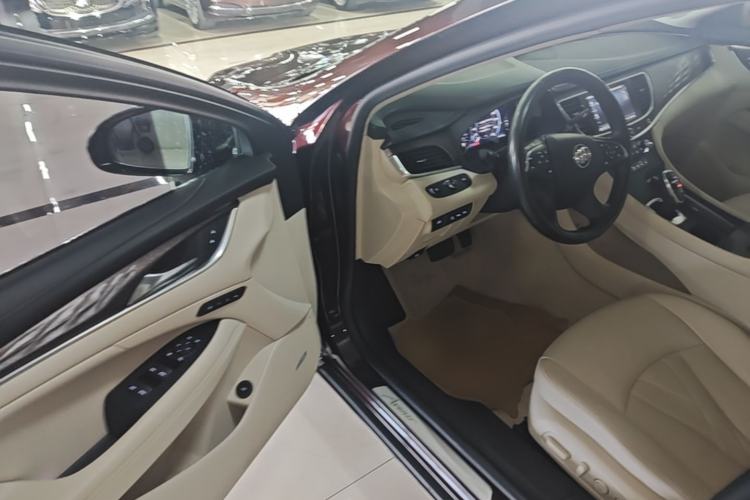 Used Buick LaCrosse 2019 28T Avenir Driver Seat