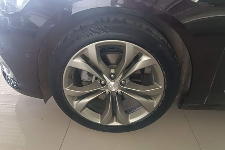 Used Buick LaCrosse 2019 28T Avenir Left Front Wheel Hub