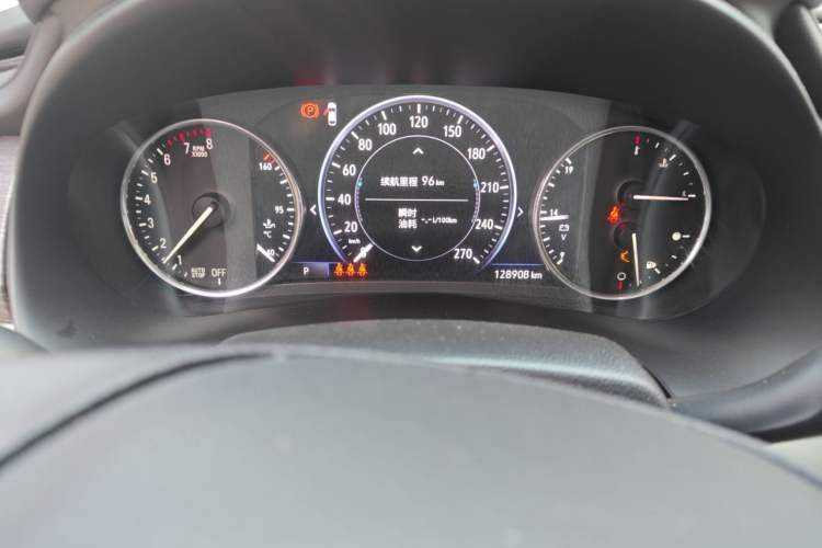 Used Buick LaCrosse 2019 28T Avenir Odometer Close Up