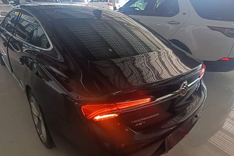 Used Buick LaCrosse 2019 28T Avenir Rear