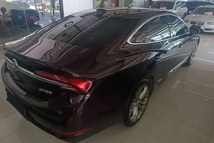 Used Buick LaCrosse 2019 28T Avenir Rear Right 45 Deg