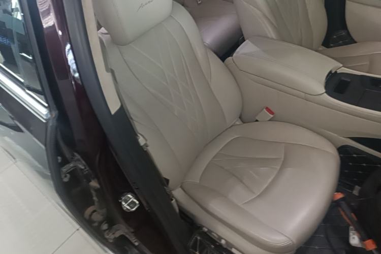 Used Buick LaCrosse 2019 28T Avenir Right Front Seat