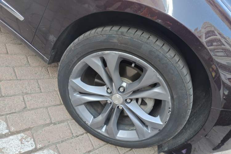Used Buick LaCrosse 2019 28T Avenir Right Front Wheel Hub
