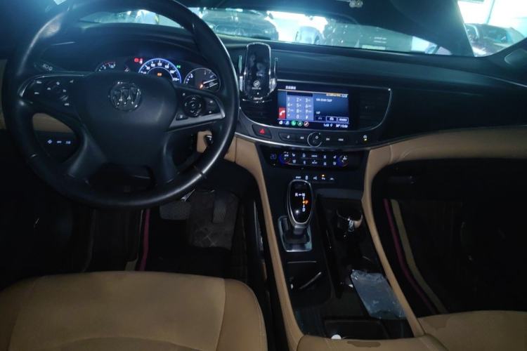 Used Buick LaCrosse 2019 28T Prestige Model Center Console