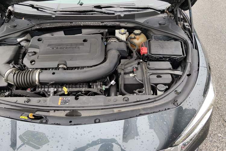 Used Buick LaCrosse 2019 28T Luxury Version Engine Bay Left