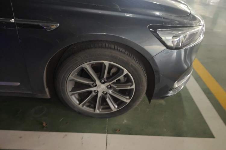 Used Buick LaCrosse 2019 28T Prestige Model Right Front Wheel Hub