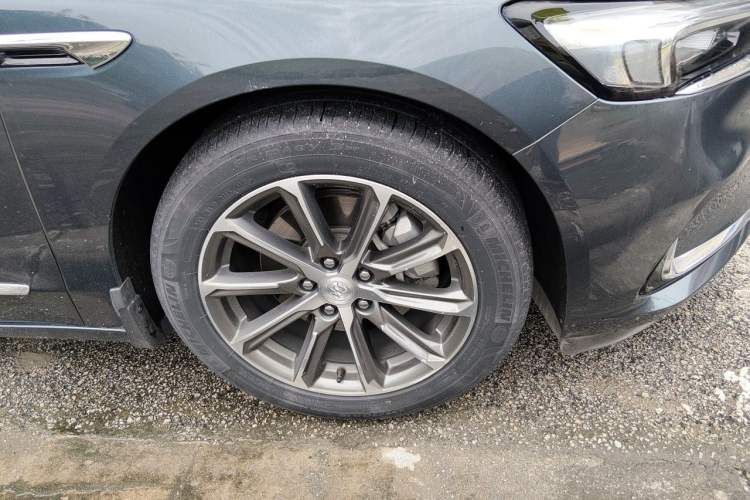 Used Buick LaCrosse 2019 28T Luxury Version Right Front Wheel Hub