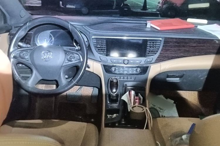 Used Buick LaCrosse 2019 28T Prestige Model Center Console
