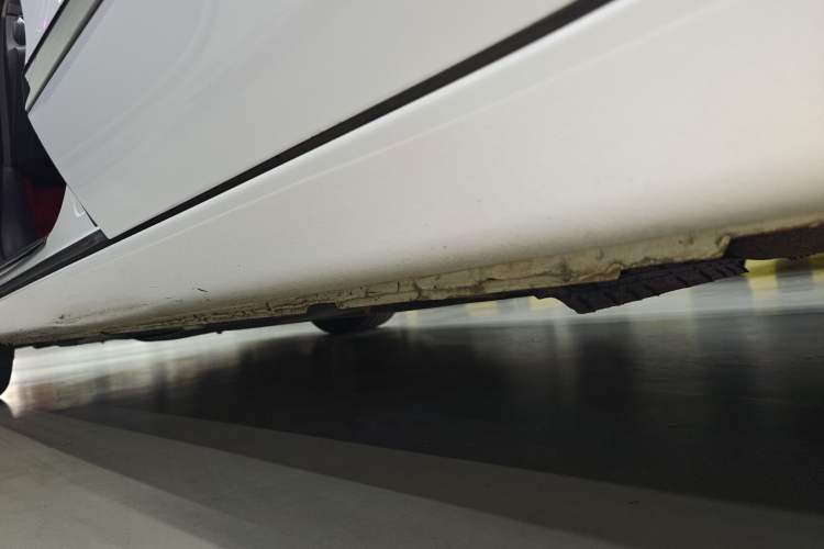 Used Buick LaCrosse 2019 28T Luxury Version Left Side Sill