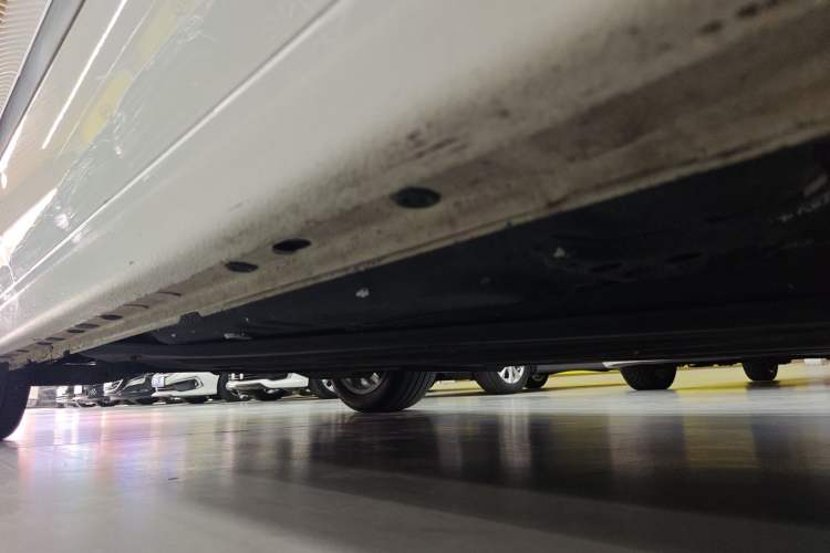 Used Buick LaCrosse 2019 28T Luxury Version Right Side Sill