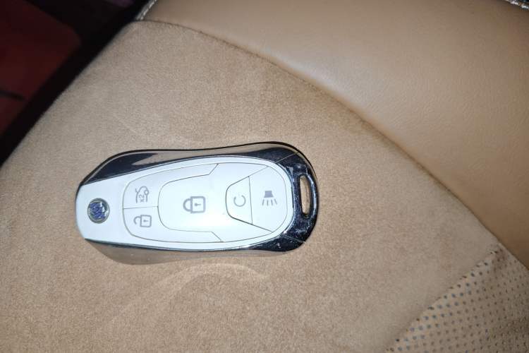 Used Buick LaCrosse 2019 28T Prestige Model Interior 1