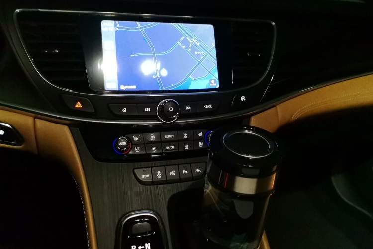Used Buick LaCrosse 2020 652T Prestige Edition Audio And AC Panel
