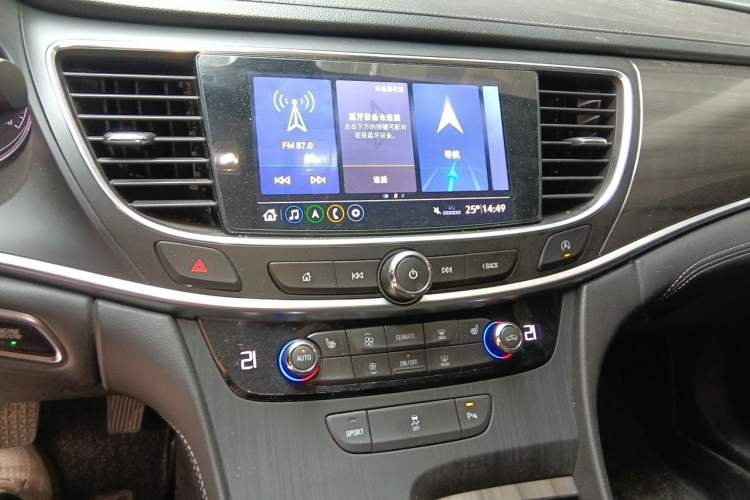 Used Buick LaCrosse 2020 652T Prestige Edition Audio And AC Panel