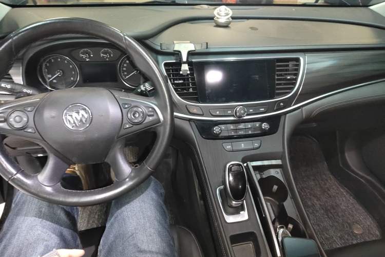 Used Buick LaCrosse 2020 652T Luxury Version Center Console
