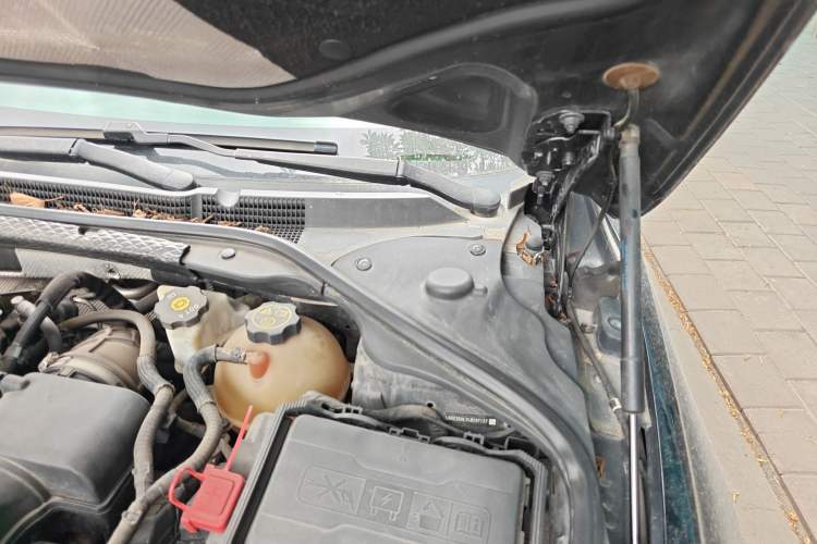 Used Buick LaCrosse 2020 652T Luxury Version Engine Bay Left