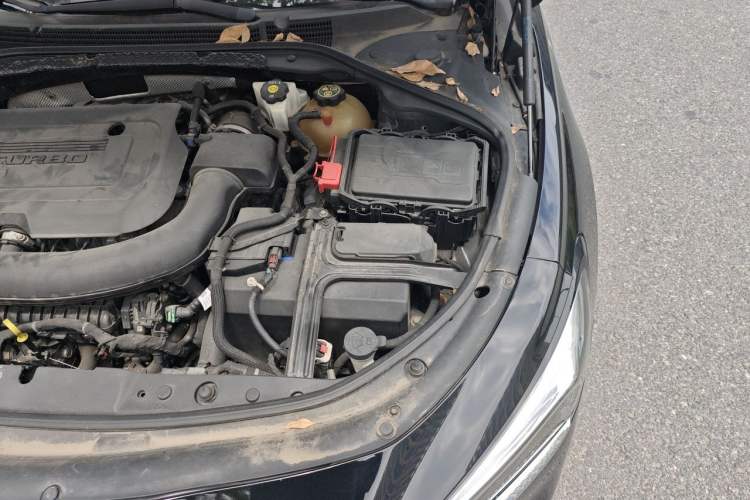 Used Buick LaCrosse 2020 652T Luxury Version Engine Bay Left
