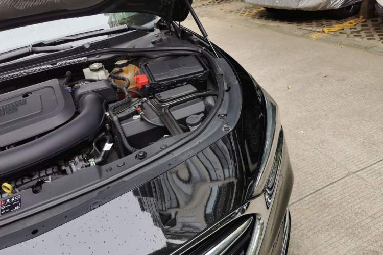 Used Buick LaCrosse 2020 652T Luxury Version Engine Bay Left