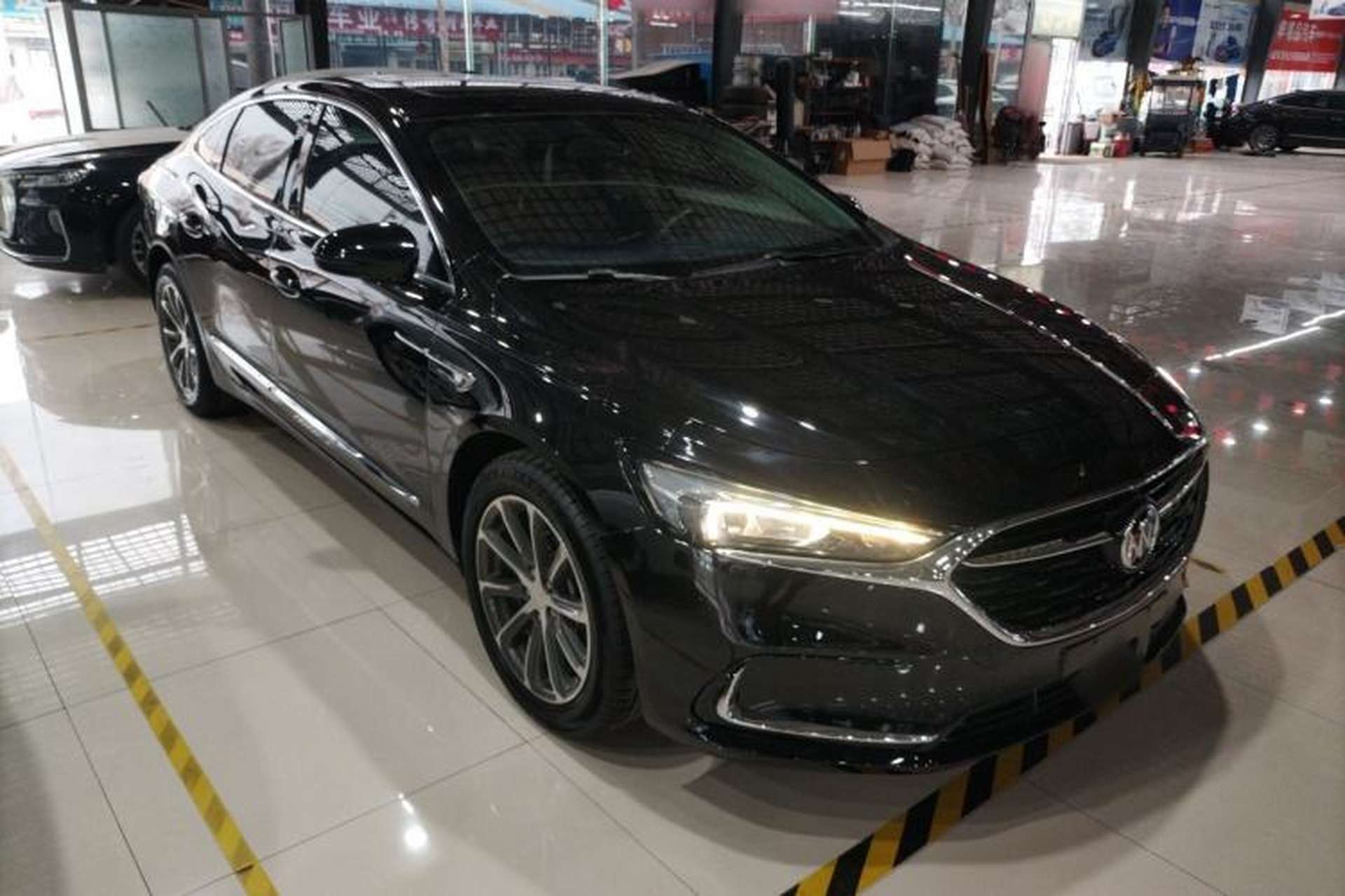 Used Buick LaCrosse 2020 652T Luxury Version Front Right 45 Deg