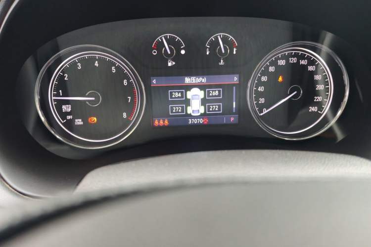 Used Buick LaCrosse 2020 652T Luxury Version Odometer Close Up