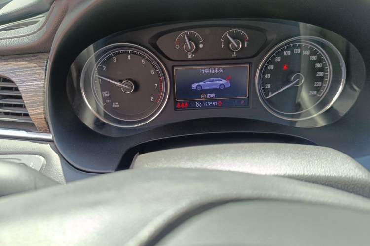 Used Buick LaCrosse 2020 652T Elite Edition Odometer Close Up