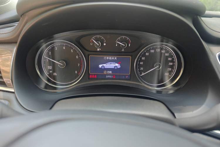 Used Buick LaCrosse 2020 652T Luxury Version Odometer Close Up