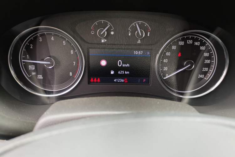 Used Buick LaCrosse 2020 652T Luxury Version Odometer Close Up
