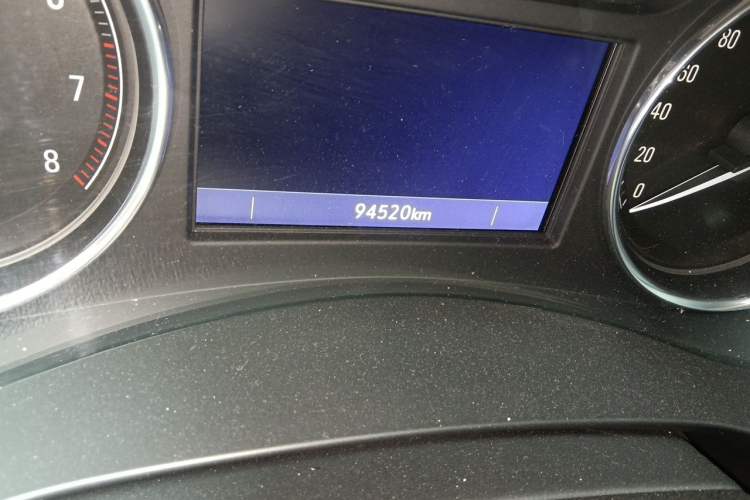 Used Buick LaCrosse 2020 652T Prestige Edition Odometer Close Up