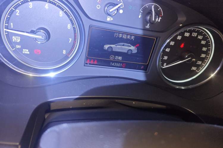 Used Buick LaCrosse 2020 652T Luxury Version Odometer Close Up
