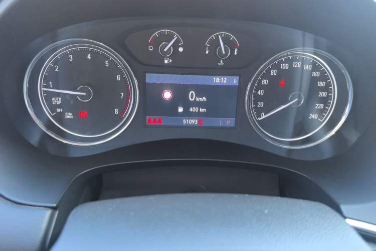 Used Buick LaCrosse 2020 652T Luxury Version Odometer Close Up